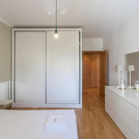 Flh Graca Modest Apartament *